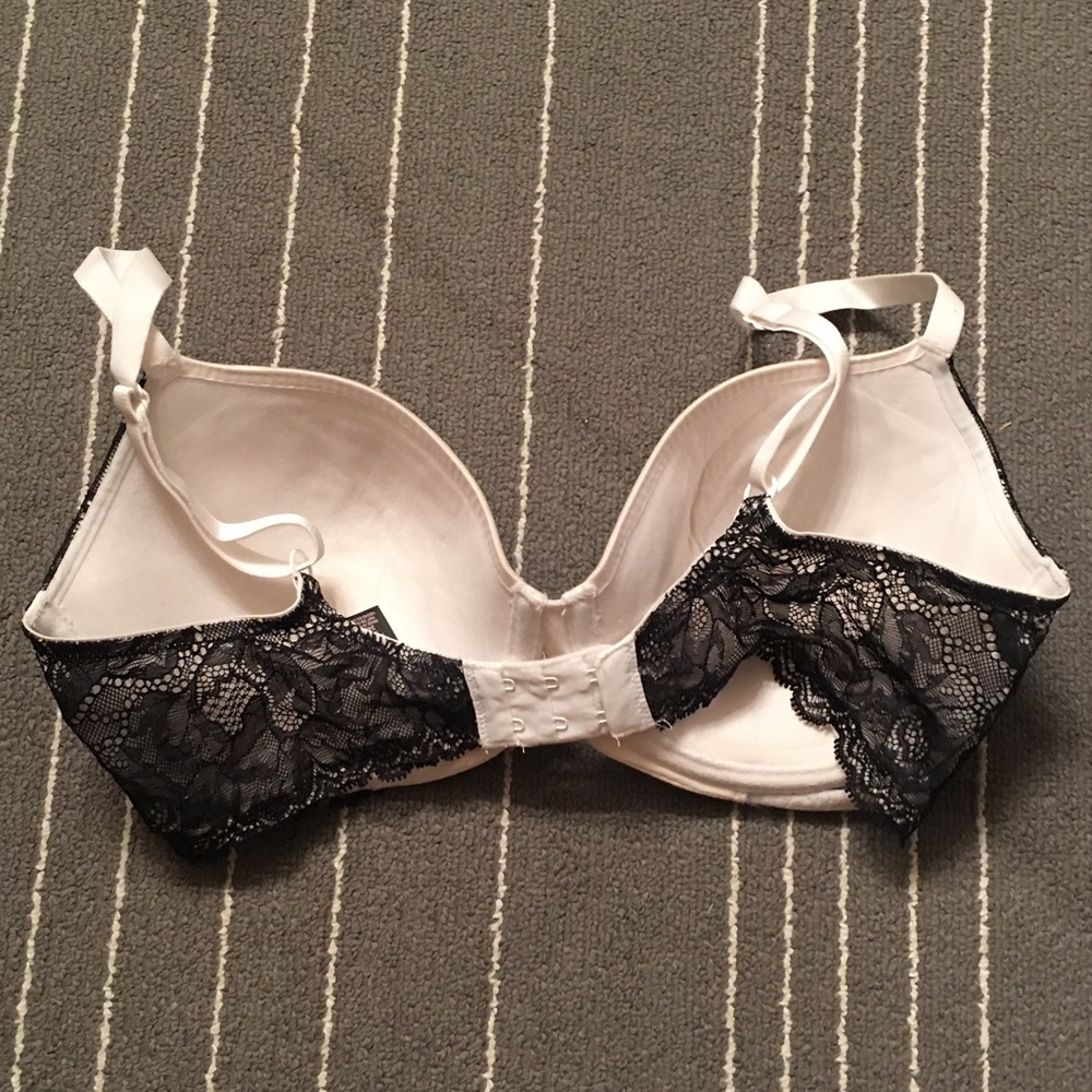 Victoria Secret Bra - Picture 2 of 4